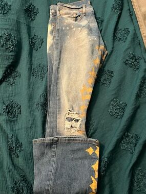 Slim Straight Men's Blue Denim Jeans with Yellow Star Accents